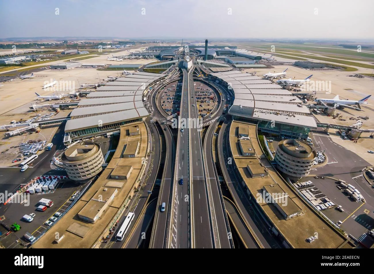 Aéroport Paris-Charles de Gaulle, vue aérienne moderne des terminaux