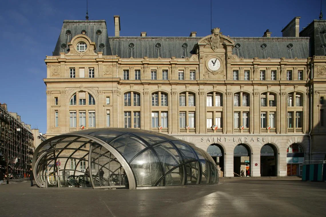 Gare Saint-Lazare à Paris, façade et verrière