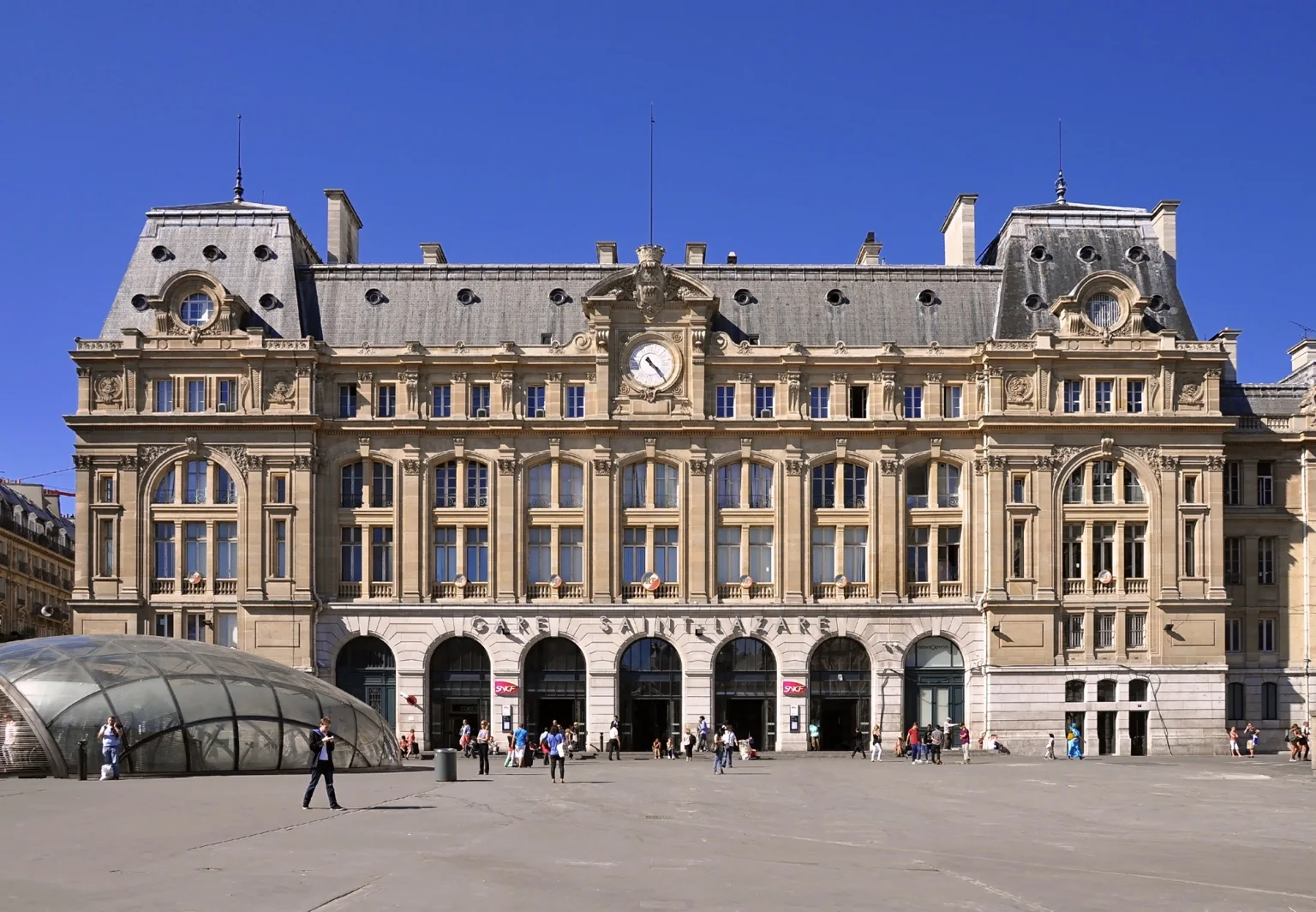 Gare Saint-Lazare à Paris, façade principale